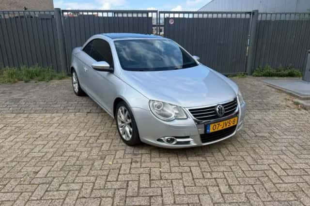 Volkswagen Eos (2009) thumbnail 3