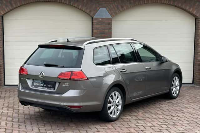 Volkswagen Golf (2016) thumbnail 3