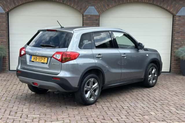 Suzuki Vitara (2015) thumbnail 3