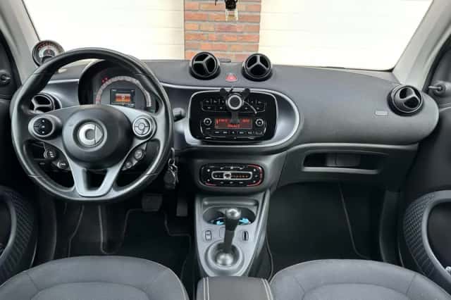 Smart ForTwo (2018) thumbnail 4