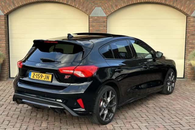 Ford Focus (2019) thumbnail 3