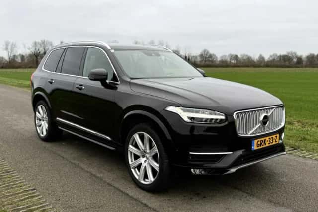 Volvo XC90 (2015) thumbnail 2