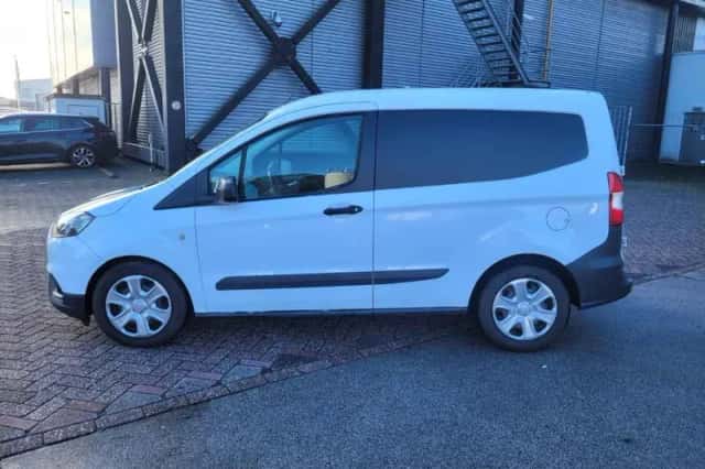 Ford Transit Courier (2020) thumbnail 2