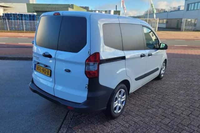 Ford Transit Courier (2020) thumbnail 5
