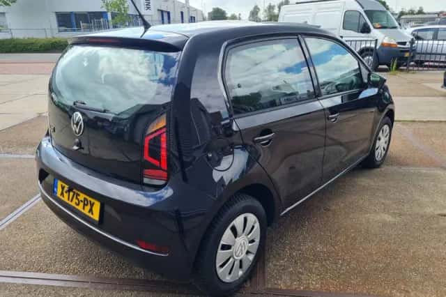 Volkswagen Up! (2024) thumbnail 5