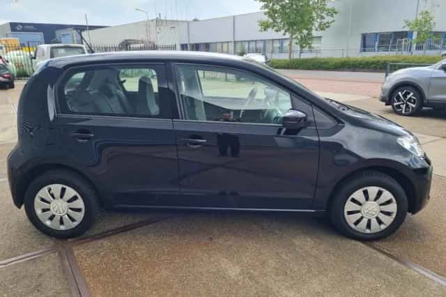 Volkswagen Up! (2024) thumbnail 6
