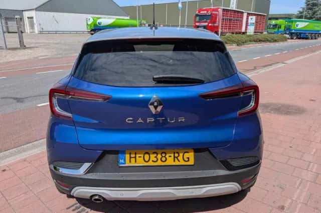 Renault Captur (2020) thumbnail 4