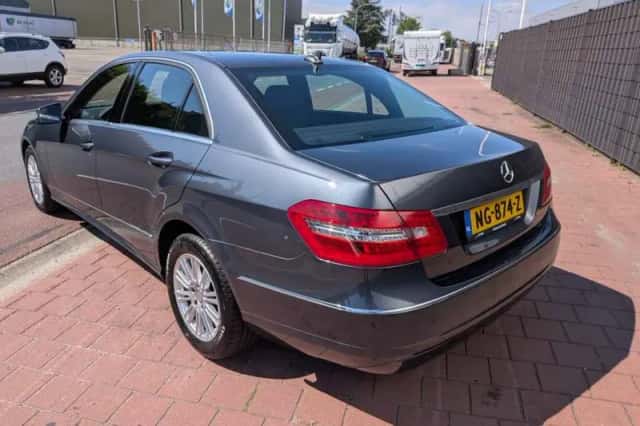 Mercedes-Benz E-Klasse (2012) thumbnail 3
