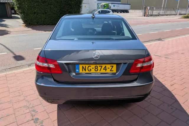 Mercedes-Benz E-Klasse (2012) thumbnail 4