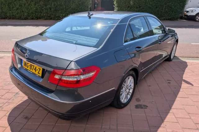 Mercedes-Benz E-Klasse (2012) thumbnail 5