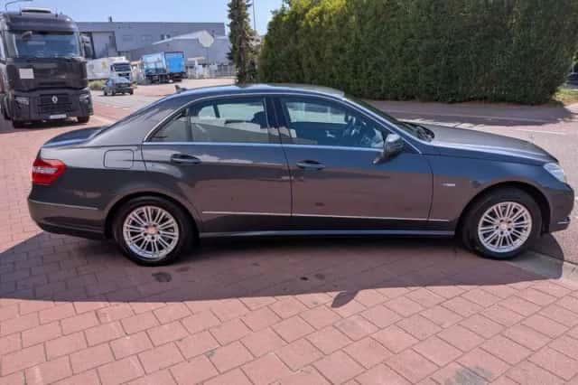 Mercedes-Benz E-Klasse (2012) thumbnail 6