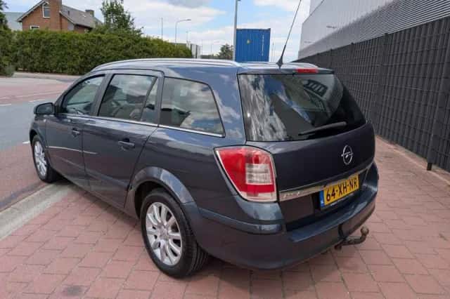 Opel Astra (2007) thumbnail 3