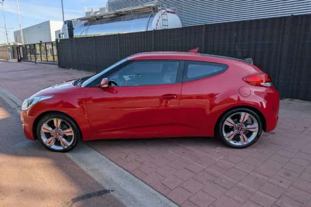 Hyundai Veloster (2011) thumbnail 2
