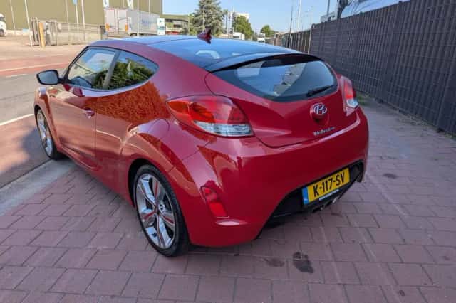 Hyundai Veloster (2011) thumbnail 3