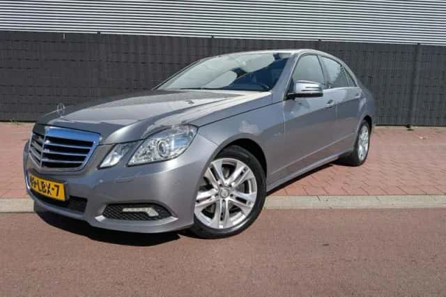 Mercedes-Benz E-Klasse (2010) thumbnail 1