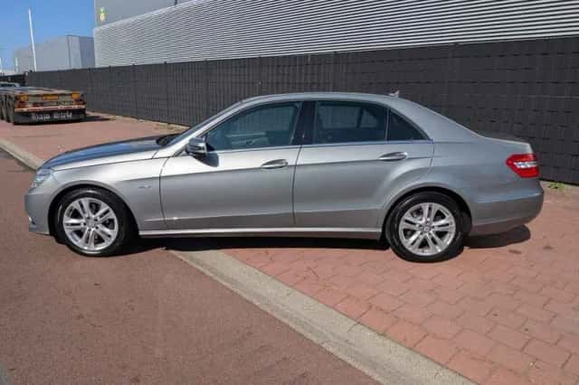 Mercedes-Benz E-Klasse (2010) thumbnail 2