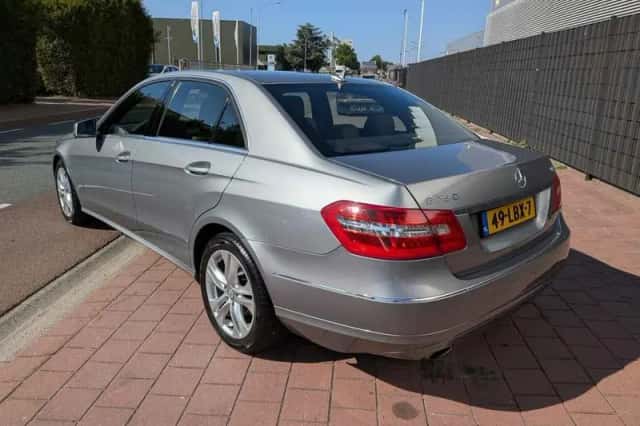 Mercedes-Benz E-Klasse (2010) thumbnail 3