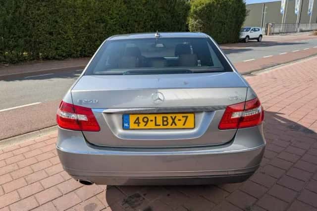 Mercedes-Benz E-Klasse (2010) thumbnail 4