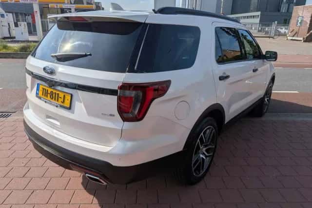 Ford Explorer (2015) thumbnail 5