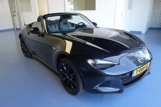 Mazda MX-5 (2016) thumbnail 4