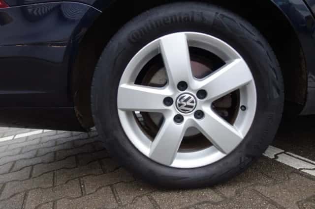 Volkswagen Golf (2012) thumbnail 3