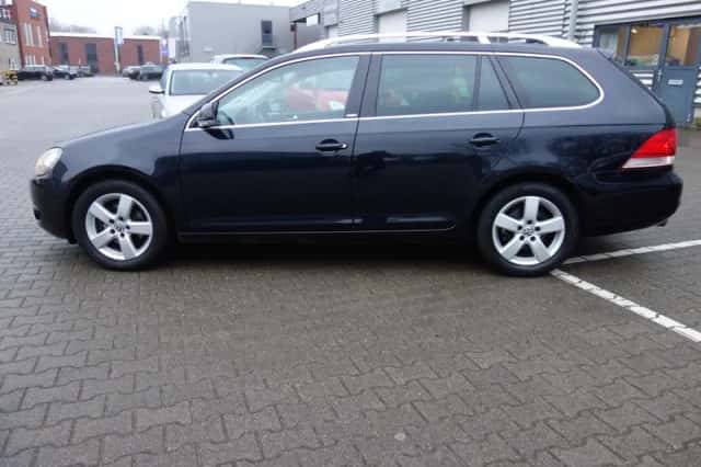 Volkswagen Golf (2012) thumbnail 4