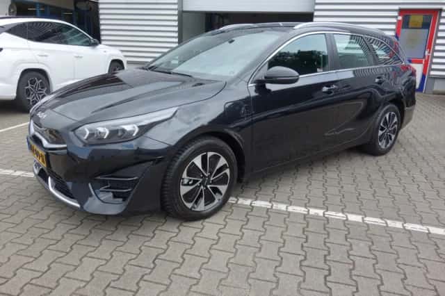 Kia Ceed (2024) thumbnail 1