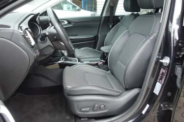 Kia Ceed (2024) thumbnail 2