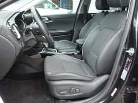 Kia Ceed (2024) thumbnail 2
