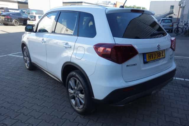Suzuki Vitara (2023) thumbnail 5