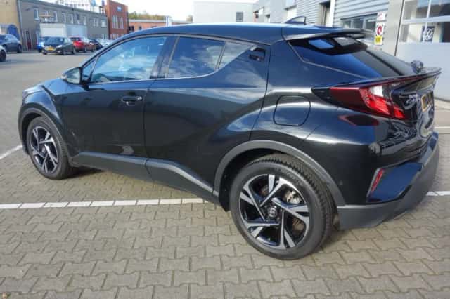 Toyota C-HR (2023) thumbnail 4