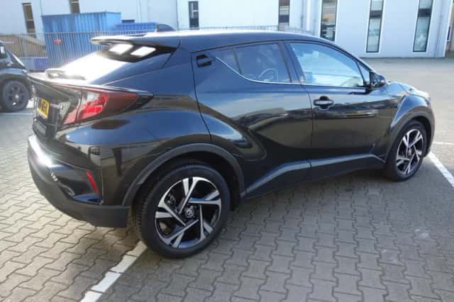 Toyota C-HR (2023) thumbnail 6