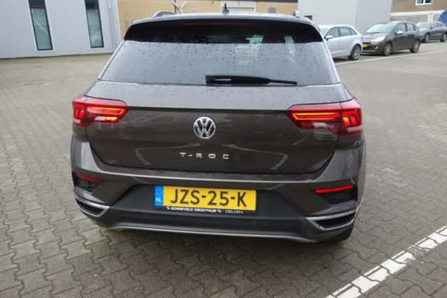 Volkswagen T-Roc (2018) thumbnail 5