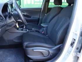 Hyundai i30 (2018) thumbnail 2