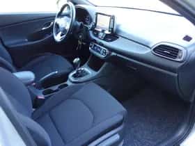 Hyundai i30 (2018) thumbnail 12