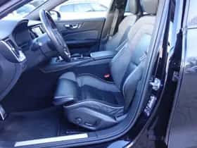 Volvo V60 (2019) thumbnail 2