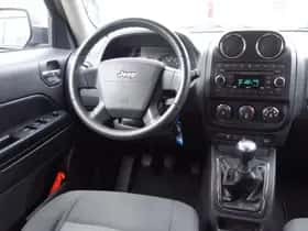 Jeep PATRIOT (2010) thumbnail 2