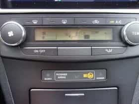 Toyota Avensis (2009) thumbnail 18