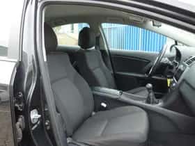 Toyota Avensis (2009) thumbnail 9