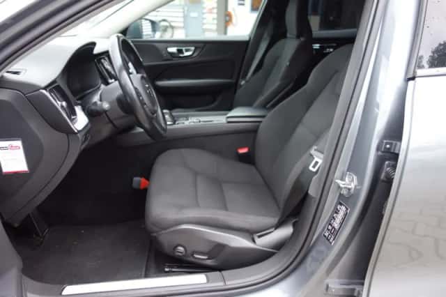 Volvo V60 (2021) thumbnail 2