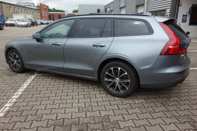 Volvo V60 (2021) thumbnail 4