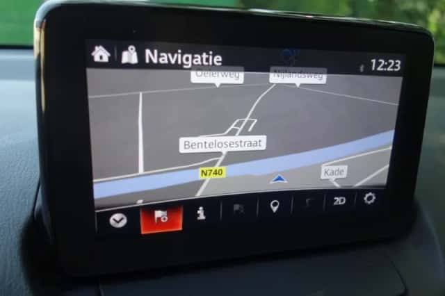 Mazda 2 (2017) thumbnail 2