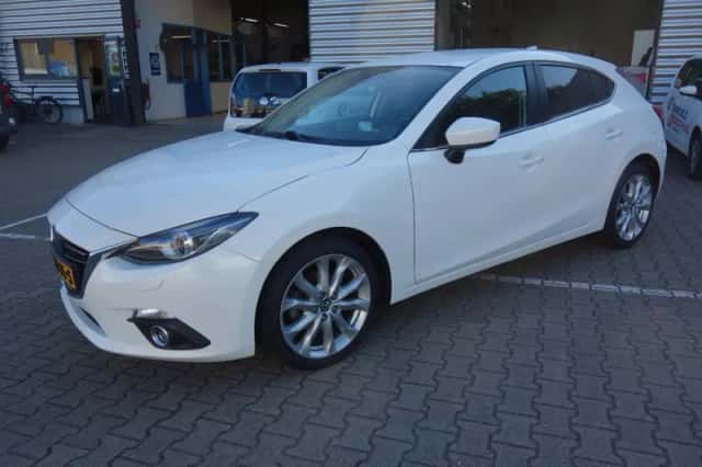 Mazda 3 (2016) thumbnail 1