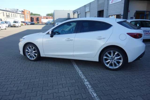 Mazda 3 (2016) thumbnail 4