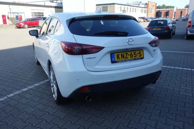 Mazda 3 (2016) thumbnail 5