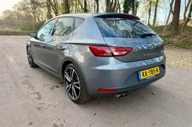 SEAT Leon (2017) thumbnail 3