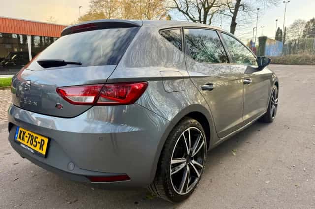 SEAT Leon (2017) thumbnail 5