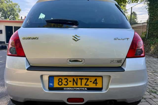 Suzuki Swift (2010) thumbnail 3