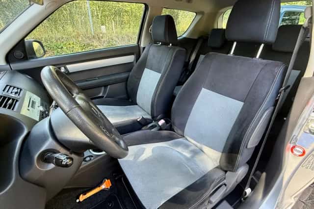 Suzuki Swift (2010) thumbnail 6