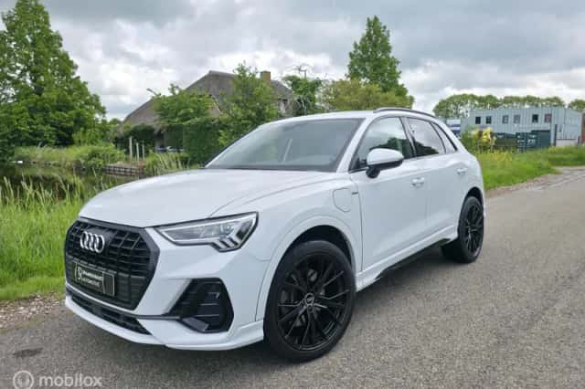 Audi Q3 (2021) thumbnail 1
